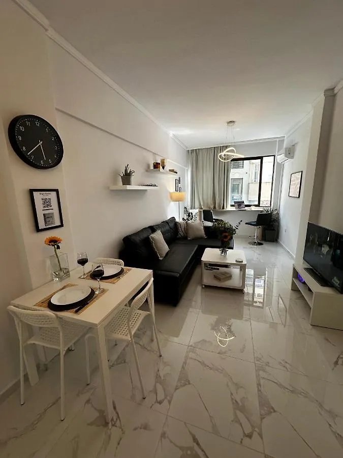 King'S Gambit Suite Thessaloniki Apartment